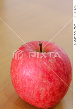 red sweet apple image red sweet apple image 100764768