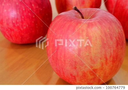 red sweet apple image red sweet apple image 100764779