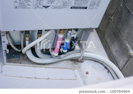Piping inside electric water heater Piping inside electric water heater 100764904