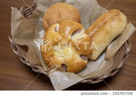 籃子裡的甜麵包 100765706