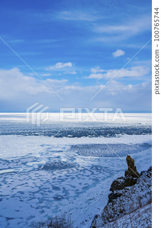 【北海道】冬季網走能取岬的流冰 【北海道】冬季網走能取岬的流冰 100765744