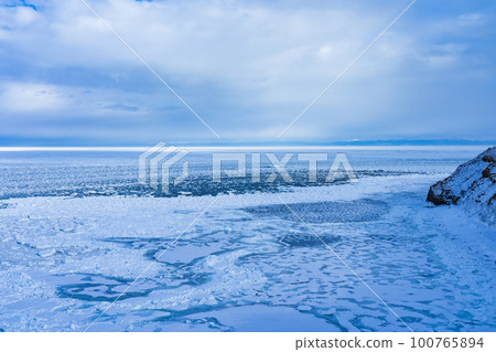 [Hokkaido] Drift ice at Cape Notoro in Abashiri in winter 100765894