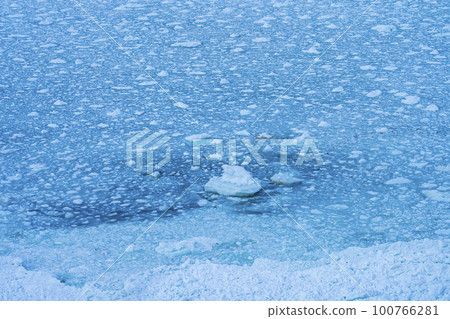 [Hokkaido] Drift ice at Cape Notoro in Abashiri in winter 100766281