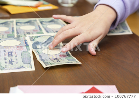 算壓歲錢的童手 算壓歲錢的童手 100767777