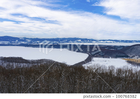 從鄂霍次克流冰館瞭望台看冬天的網走市 從鄂霍次克流冰館瞭望台看冬天的網走市 100768382