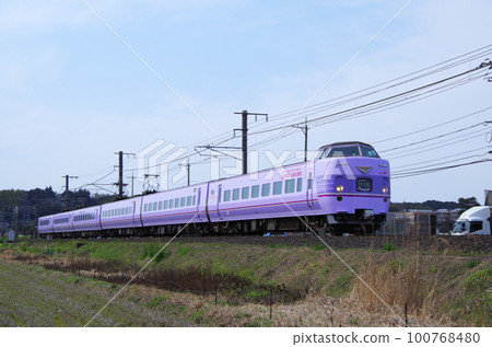 用超級市場八雲復興塗料運行的特快八雲 100768480