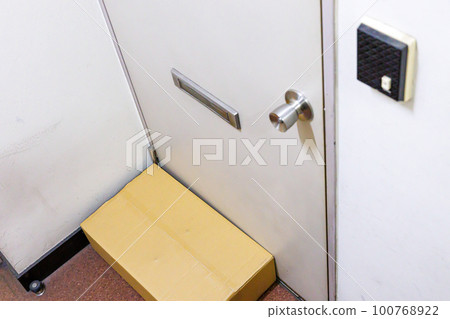 Delivery apartment entrance Delivery apartment entrance 100768922
