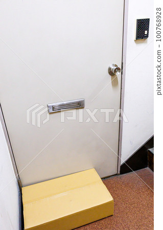 送貨公寓入口 100768928