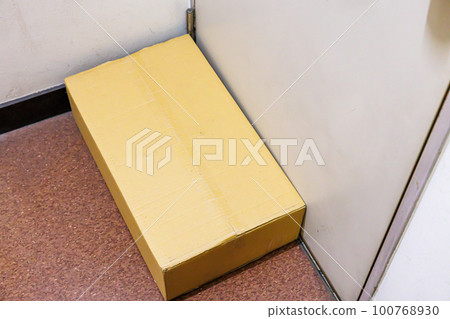 送貨公寓入口 100768930