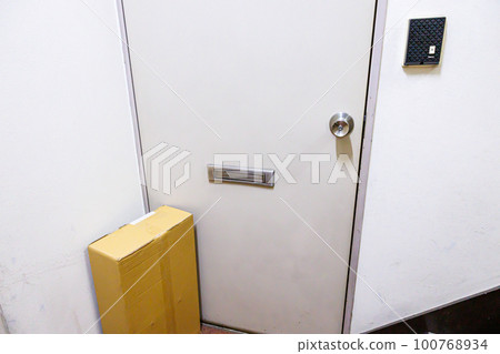 送貨公寓入口 100768934