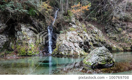 東京都西多摩郡伊波石瀑布 東京都西多摩郡伊波石瀑布 100769708