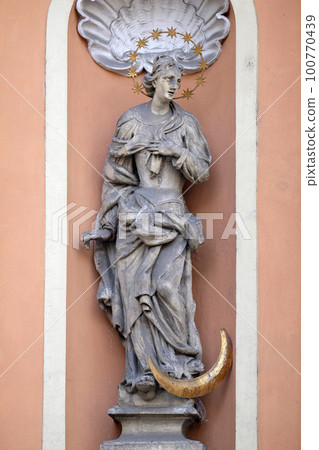 Virgin Mary on the portal of Dreifaltigkeitskirche ( Holy Trinity ) church in Graz, Styria, Austria 100770439