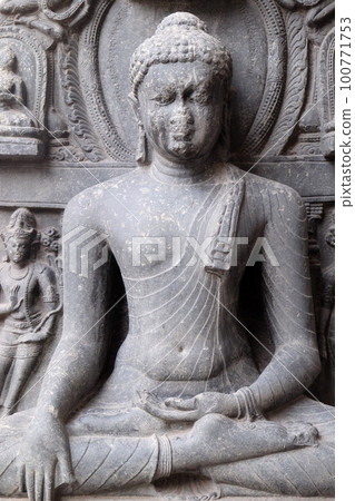 Buddha in Bhumisparsha, from 10 -11th century found in Bihar now exposed in the Indian Museum in Kolkata, West Bengal, India 100771753