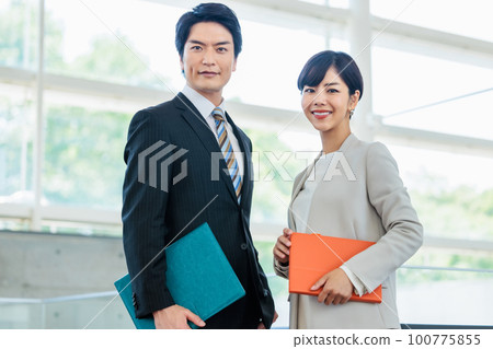Image of male and female business person 100775855