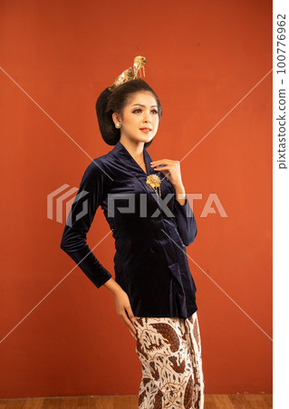 javanese woman in bludru kebaya standing put her hand on her waist 100776962