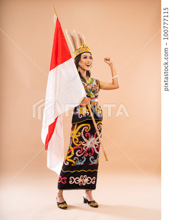 asian woman in king bibinge screaming and clenched her arm asian woman in king bibinge screaming and clenched her arm 100777115