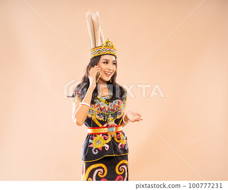 woman in king bibinge smiling while calling someone on phone woman in king bibinge smiling while calling someone on phone 100777231