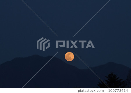 March full moon rising from Mt. Kayagatake, Takegawa-cho, Hokuto City 100778414