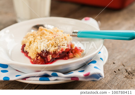 Cherry crumble with fresh cherries Cherry crumble with fresh cherries 100780411