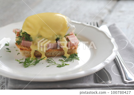 Eggs Benedict Eggs Benedict 100780427