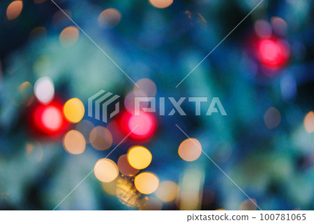 unfocused garland bulbs. Blur. the concept of Christmas decor. background. unfocused garland bulbs. Blur. the concept of Christmas decor. background. 100781065