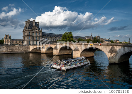 Bridge Pont Royal Over River Seine And Historic Buildings In Paris, France Bridge Pont Royal Over River Seine And Historic Buildings In Paris, France 100781138