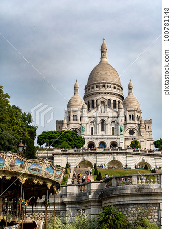 Basilica Sacre Coeur At The Montmartre Hill In Paris, France 100781148