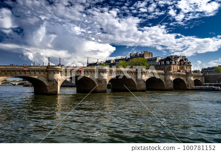 Bridge Pont Neuf Over River Seine In Paris, France 100781152