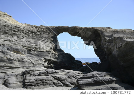 Jogashima Coast Scenery of Maze Cave [Miura City, Kanagawa Prefecture] 100781772