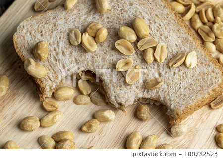 Chocolate peanut paste for a quick breakfast Chocolate peanut paste for a quick breakfast 100782523