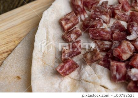Thinly sliced dried meat sausage 100782525