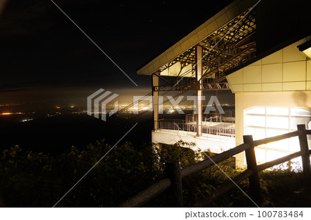 從八甲田山頂眺望青森市夜景(青森縣青森市) 從八甲田山頂眺望青森市夜景(青森縣青森市) 100783484