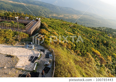 Autumn Kenashitai seen from the Hakkoda Ropeway (Aomori City, Aomori Prefecture) 100785443