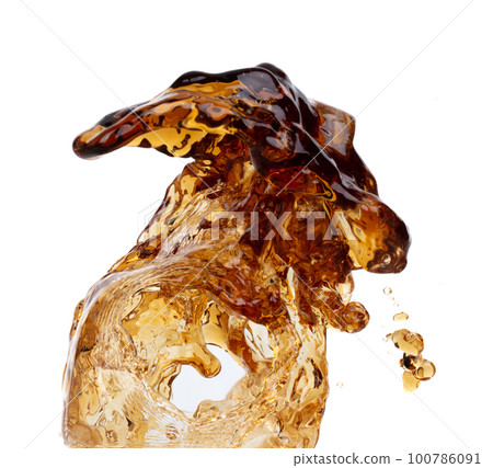 Coffee drink water mix ice cube fall pouring down in Shape form line of espresso black coffee splashes into drop soda cola attack fluttering in air, stop motion freeze shot. Splash coffee cola drink 100786091