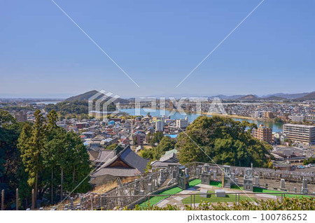 Cityscape near Inuyama Castle seen from Inuyama Naritasan 100786252