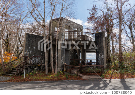 Mt. Ohanabe observatory in autumn colors (Towada City, Aomori Prefecture) 100788040