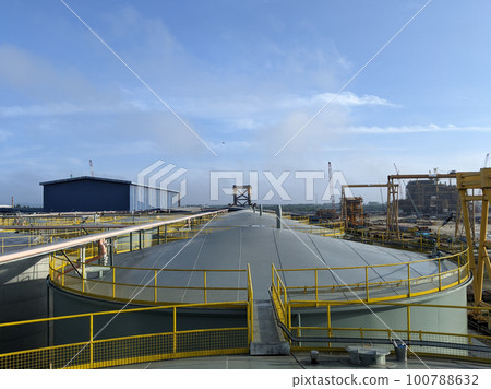The view from the top of the storage tank for cooking oil and crude palm oil The view from the top of the storage tank for cooking oil and crude palm oil 100788632