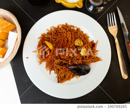 Paella with fideua, pasta noodles and seafood 100789265
