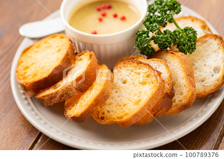 Bucket (Rusk) Bucket (Rusk) 100789376