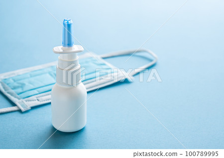 滴鼻劑和口罩 鼻炎和花粉症的影像資料 100789995