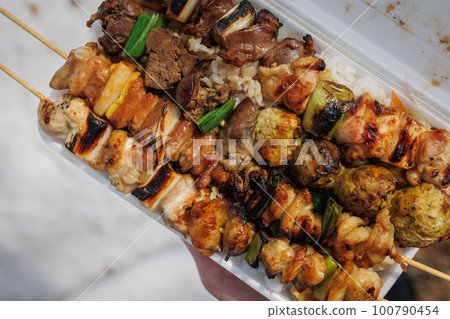 Large Yakitori Bento (Hirosaki City, Aomori Prefecture) 8 Skewers Large Yakitori Bento (Hirosaki City, Aomori Prefecture) 8 Skewers 100790454