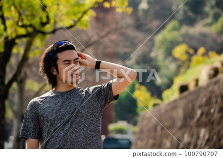 Man jogging Townscape 100790707