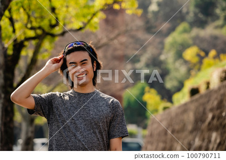 Man jogging Townscape Man jogging Townscape 100790711