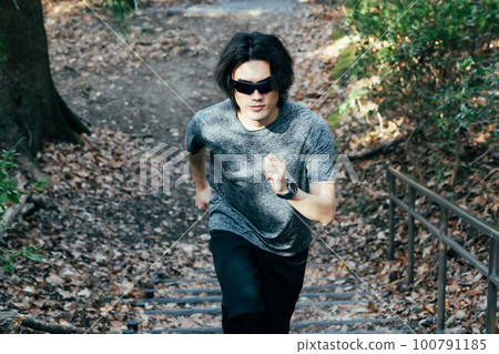 運動員樓梯訓練男 100791185