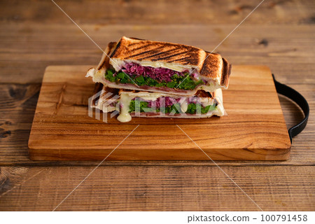Purple cabbage and rape blossom cheese hot sandwich Purple cabbage and rape blossom cheese hot sandwich 100791458