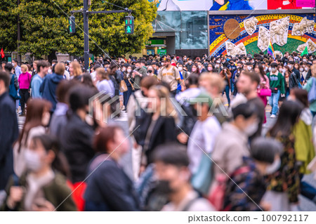 日本的東京城市景觀到WBC日本決賽......運氣最強的一天......澀谷是一個驚人的人流，超過了電暈災難之前= 3月21日 100792117