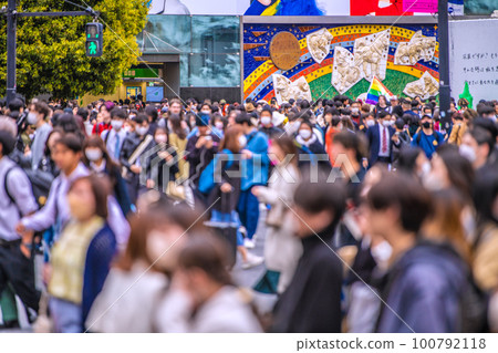 日本的東京城市景觀到WBC日本決賽......運氣最強的一天......澀谷是一個驚人的人流，超過了電暈災難之前= 3月21日 100792118