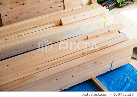 新建獨立屋木建材 新建獨立屋木建材 100792126