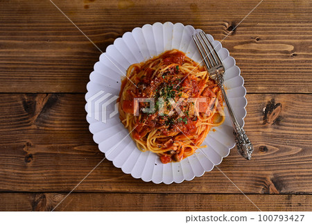 豐富的番茄醬意大利面 100793427