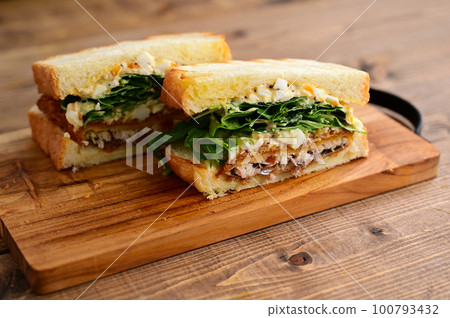 炸竹莢魚三明治 100793432